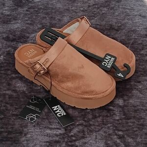 NWT Madden NYC Tan Platform Clogs/Slip-on Shoes Girls Size: 4